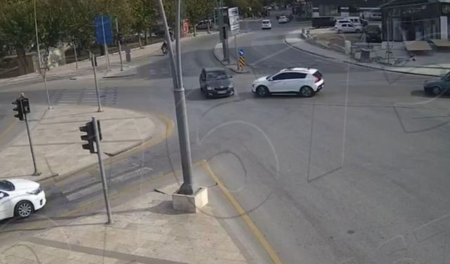 Kırmızı ışıkta geçen otomobile 2 bin 167 TL para cezası kesildi