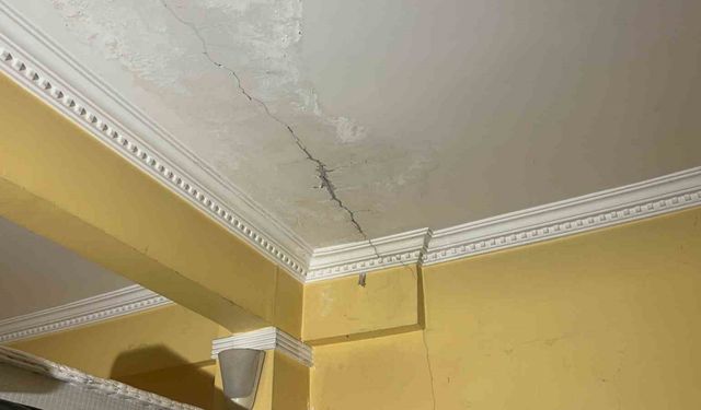 Kocaeli’de bir binanın kolonları çatladı: Aileler korkuyla evi tahliye etti