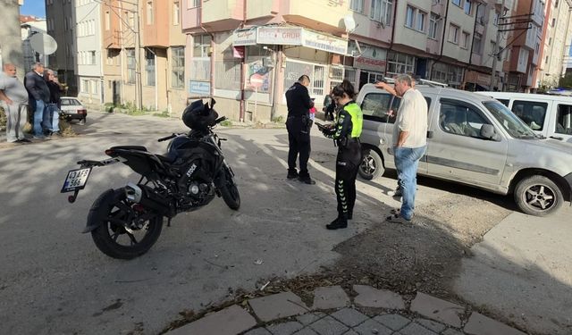Kütahya’da hafif ticari araç ile motosiklet çarpıştı: 1 yaralı