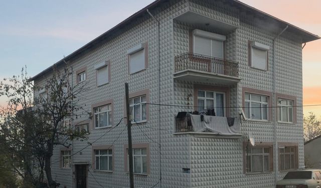 Kütahya’da yeni doğan bebeğini havalandırma boşluğuna attı