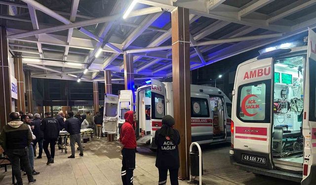 Malazgirt’te öğretmenleri taşıyan taksi takla attı: 7 yaralı