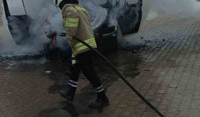 Mardin’de kamyonette çıkan yangın söndürüldü