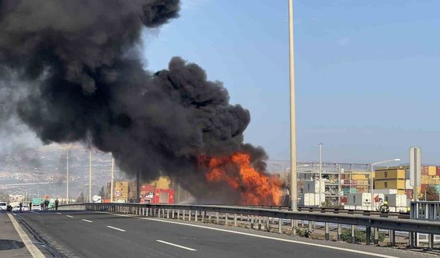Mazot yüklü tanker alev alev yandı, gökyüzünü kara dumanlar kapladı