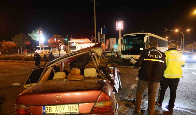 Nevşehir’de turistleri taşıyan otobüs ile otomobil çarpıştı: 2 ölü, 3 yaralı