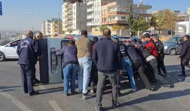 Nizip Otogar Kavşağı’nda çarpışan iki araçta maddi hasar meydana geldi