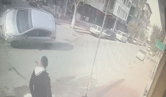 Ortalığın savaş alanına döndüğü kaza kamerada: 1 yaralı
