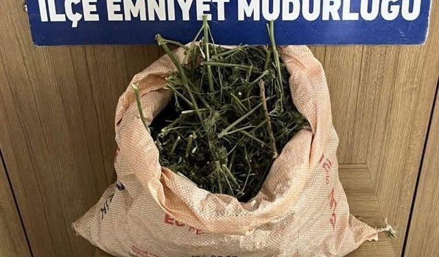 Polisin ’dur’ ihtarına uymayarak kaçan 3 kişinin üzerinden uyuşturucu çıktı