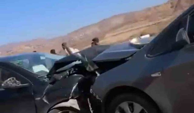 Siirt’te otomobiller çarpıştı: 4 yaralı