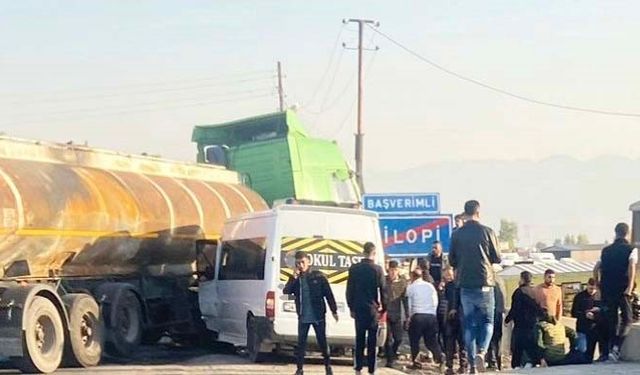 Okul servisi tankerle çarpıştı: 13’ü öğrenci 14 yaralı