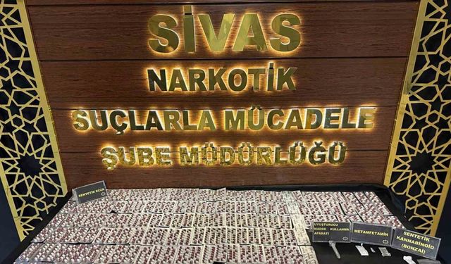 Sivas’ta uyuşturucu madde bulunduran 4 kişi yakalandı, şahıslardan 1’i tutuklandı