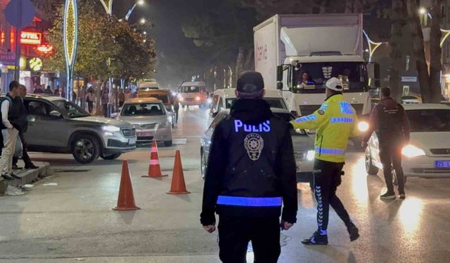 Tatvan’da Şok Uygulama: 953 Kişi ve 292 Araç Denetlendi