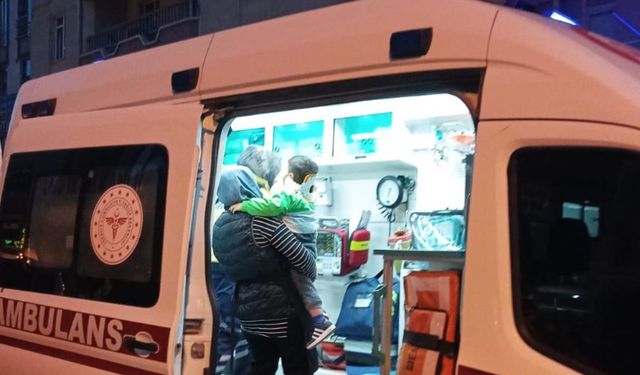 Tavşanlı’da motosiklet yayaya çarptı, anne ve bebeği yaralandı