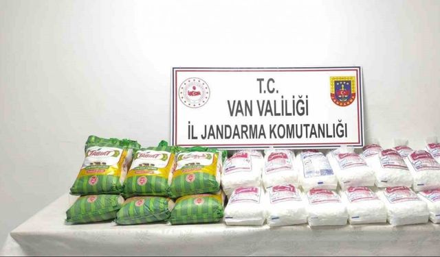 Van’da kaçak eşya ve gıda maddesi ele geçirildi