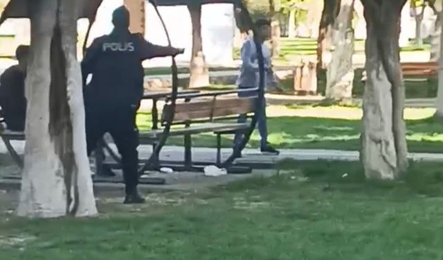 Zihinsel engelli genç bıçakla vatandaşlara saldırdı