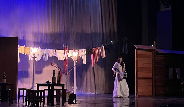 “Deli Ayten”e hayat veren Sara Atmaca performansıyla büyüledi