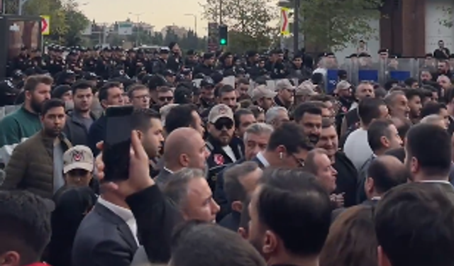 CHP'nin TRT önüne yaptığı yürüyüşe polis ablukası!