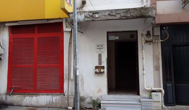 Kolonlarında çatlak oluşan bina boşaltıldı