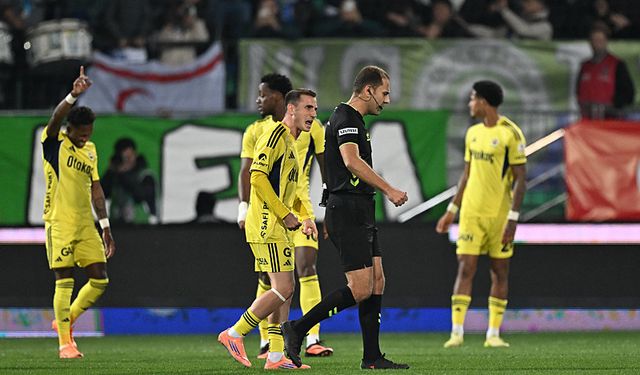 Fenerbahçe, geriye düştüğü Rizespor'u mağlup etti