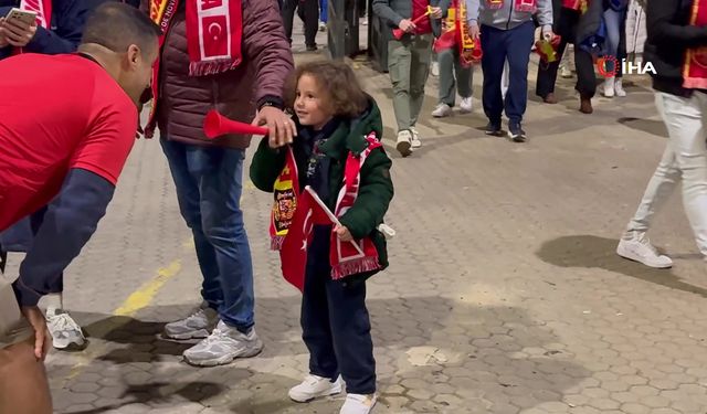 Türk taraftarlar, İspanya'da millileri yalnız bırakmadı