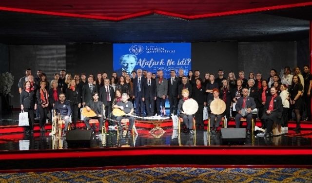 Gençleşen Türkülerle ‎İGÜ'de Atatürk'e duygulu anma