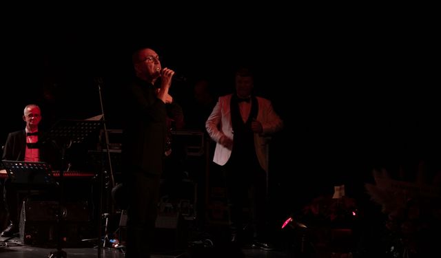 ÇEKSanat GKM’de “Zamansız Şarkılar” gecesine yoğun ilgi