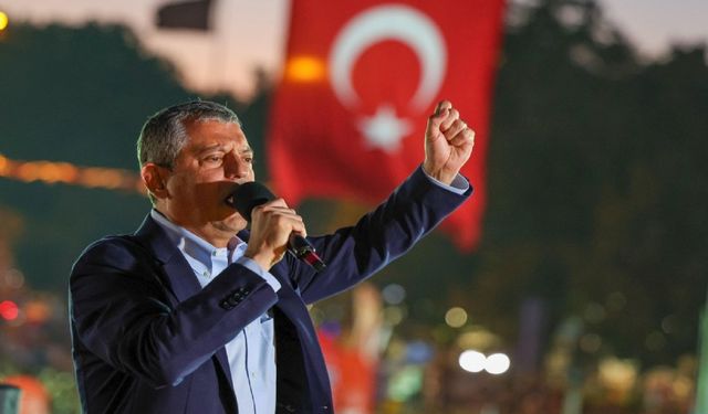 Özgür Özel, on binlerle Sultanbeyli'de buluştu