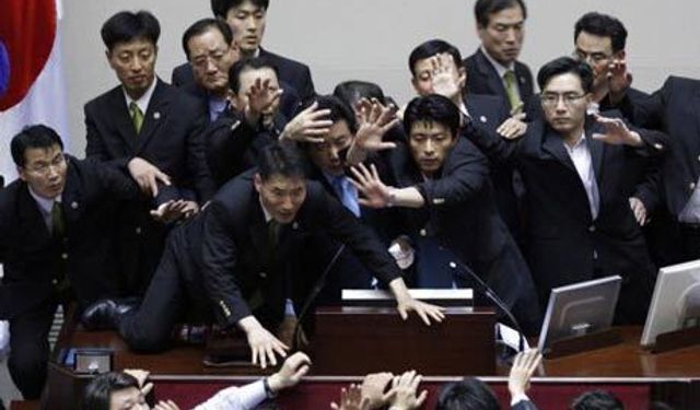 Güney Kore’de rüşvet depremi: Bakan istifa etti