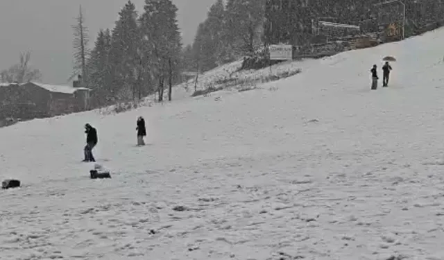 Dünyaca ünlü turizm merkezi Ayder Yaylası beyaza büründü