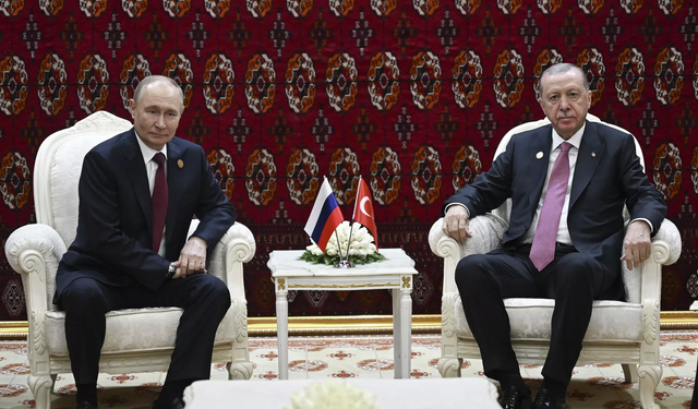 Putin ve Erdoğan Türkmenistan'da görüştü