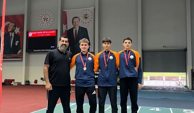 Bursa'da genç yetenekler madalyaları topladı