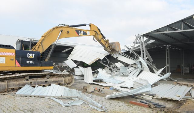 Nilüfer’de 2 kaçak yapı yıkıldı