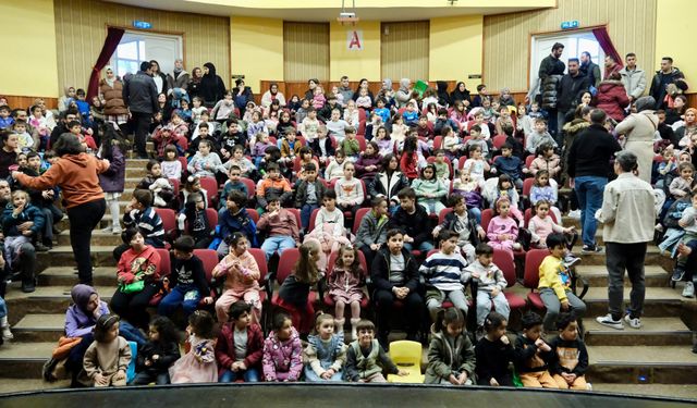 Bursa'da  çocuklara her pazar ücretsiz tiyatro