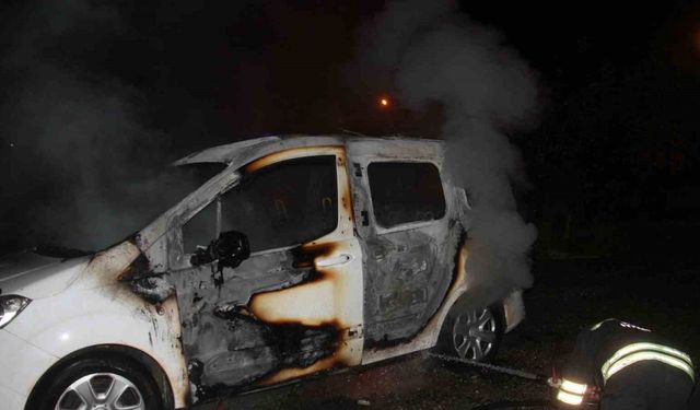 Ailesine kızıp aracını yaktı