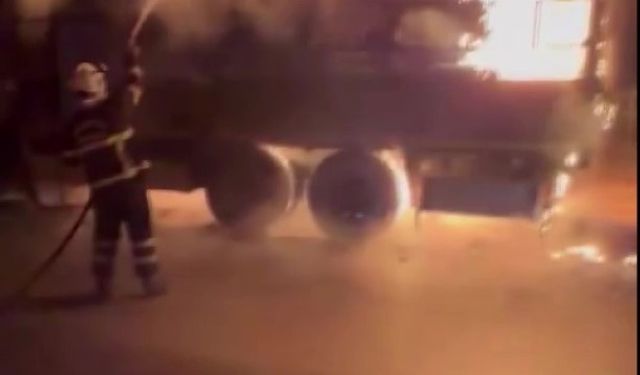 Amasya’da plastik halı yüklü kamyonda korkutan yangın