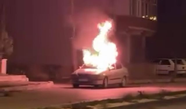 Amasya’da seyir halindeki otomobil alevlere teslim oldu