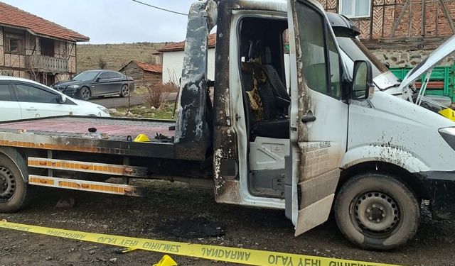 Ankara’da 4 araç kundaklandı: O anlar kamerada