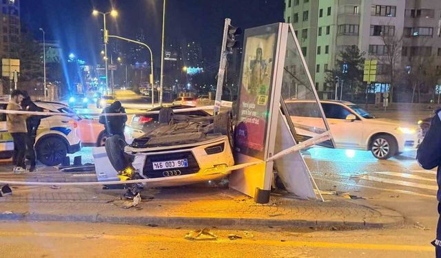 Ankara’da araçla motosiklet çarpıştı: 4 yaralı
