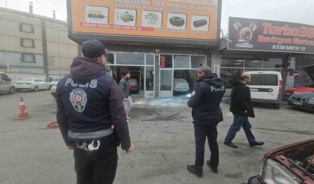 Aracın LPG tankı patladı: 3 yaralı