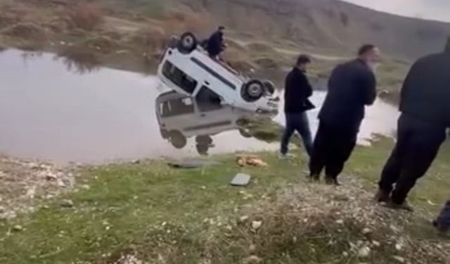 Batman’da hafif ticari araç yapay gölete uçtu, sürücü yaralandı