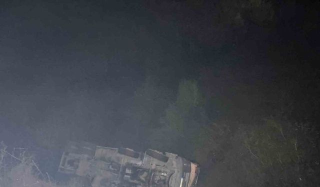 Beton mikseri 150 metrelik uçuruma yuvarlandı: 2 yaralı