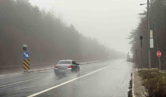 Bolu Dağı’nda sis ve sağanak sebebiyle görüş mesafesi 30 metreye düştü