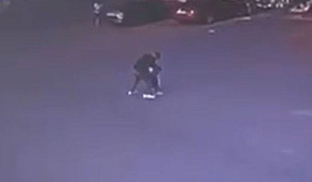 Boşanma aşamasındaki eşini sokak ortasında 12 yerinden bıçakladı, 18,6 yıl hapis cezası aldı