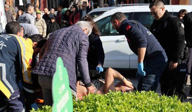 Boşanma duruşmasından çıktı, eşini sırtından bıçakladı