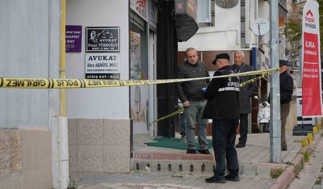 Boşanma görüşmesinde kayınpederinin ağır yaraladığı kadın yaşam mücadelesini kaybetti