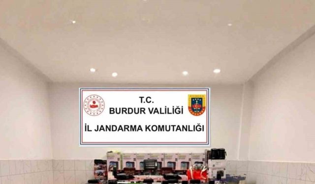 Burdur’da 1 milyon 300 bin liralık kaçak ürün ele geçirildi: 1 gözaltı