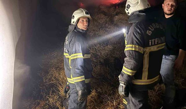 Burdur'da çıkan yangında 2 bine yakın saman balyası zarar gördü