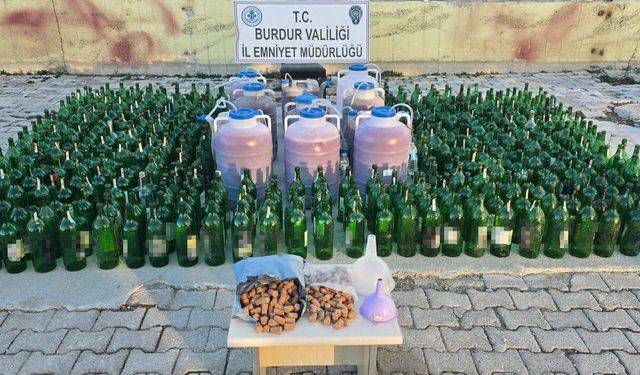 Burdur'da yüzlerce litre kaçak alkol ele geçirildi