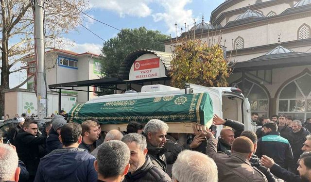 Bursa’da 3 gün aranıp Mudanya sahilde cesedi bulunan 19 yaşındaki Berat Yavuz toprağa verildi