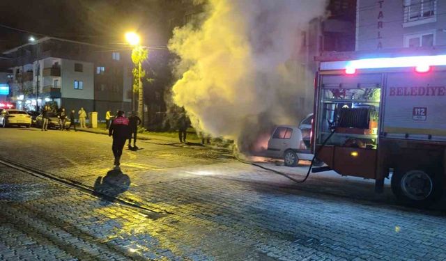 Çalıştırdığı aracı bir anda alev aldı, sürücü son anda kurtuldu