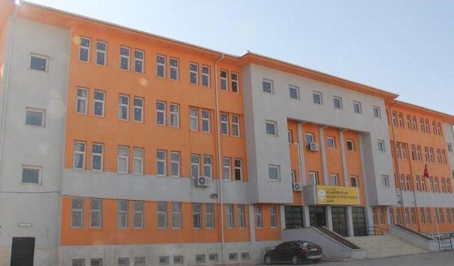 Cizre’deki lisede taciz iddiası: Öğretmen gözaltında